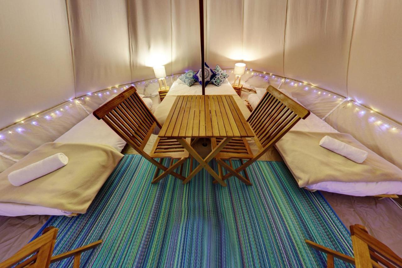 Russell Top 10 Holiday Park Екстериор снимка